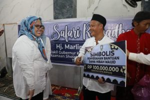 Marlin Salat Tasbih & Bagi Bantuan di Masjid Raudhatul Jannah, Seibeduk