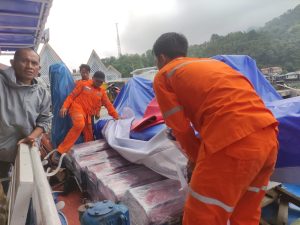 Peduli Bencana Longsor Natuna, PLN Beri Bantuan 700 Paket Sembako dan Lima Genset