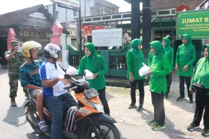 Jum’at Berkah Persit Kartika Chandra Kirana (KCK) Cabang XXXIX Kodim 0718/Pati Bersama Persit Koramil 18/Winong