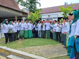 Ini Alasan DPC PKB Batam daftar ke KPU Pakai Sarung