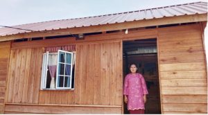 Anggota DPR RI Cen Sui Lan Realisasikan Program Bedah Rumah di Desa Campa Lingga