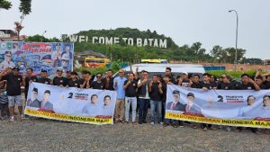 Ratusan Mobil Yang Berstiker Prabowo-Gibran Konvoi di Jalanan Batam