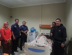 Besuk Anggota Sakit, Ketua SMSI Kepri Ajak Tingkatkan Silahturahmi 
