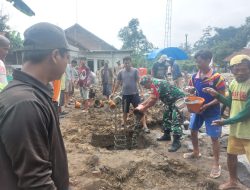 Babinsa Koramil 09/Kawunganten Bersama Warga Melaksanakan Kerja Bakti Pembangunan Masjid