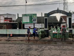 Jumat Berkah, Persit KCK Ranting 08 Koramil 07/Maos Berbagi Kepada Sesama 