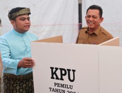 Gubernur Kepri Tinjau Sejumlah TPS, Pastikan Pemilu Lancar