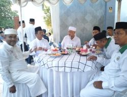 Jelang Ambil Nomor Urut, Rudi-Rafiq Salat Subuh dan Sarapan Bareng Jemaah di Tanjungpinang