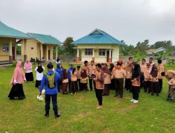 Disdamkar Natuna gelar simulasi evakuasi pelajar dari gedung terbakar