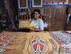 Pemkab Jayapura Jadikan Lukisan Kulit Kayu Produk Kerajinan Unggulan