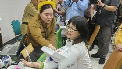 Wamenditisaintek Ajak Mahasiswa dan Akademisi Cek Kesehatan Gratis