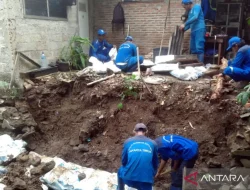 Jaktim Perbaiki Jembatan Rusak dan Turap Ambrol di Batu Ampar