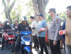 Polres Karimun Libatkan Awak Media Dalam Kegiatan Bagi-Bagi Takjil