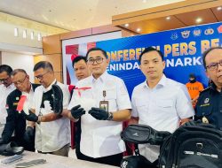 PMI Ilegal Coba Selundupkan Sabu Lewat Sandal, Berhasil Diamankan