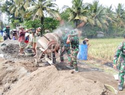 Semangat Gotong Royong Terpancar Saat Pengecoran Rabat Beton