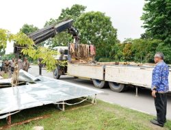 Satu per Satu Reklame Liar Dibongkar, Batam Menuju Kota yang Lebih Tertib dan Aman
