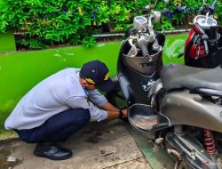 Aksi Jera Pemarkir Sesuka, Cabut Pentil Demi Trotoar yang Nyaman