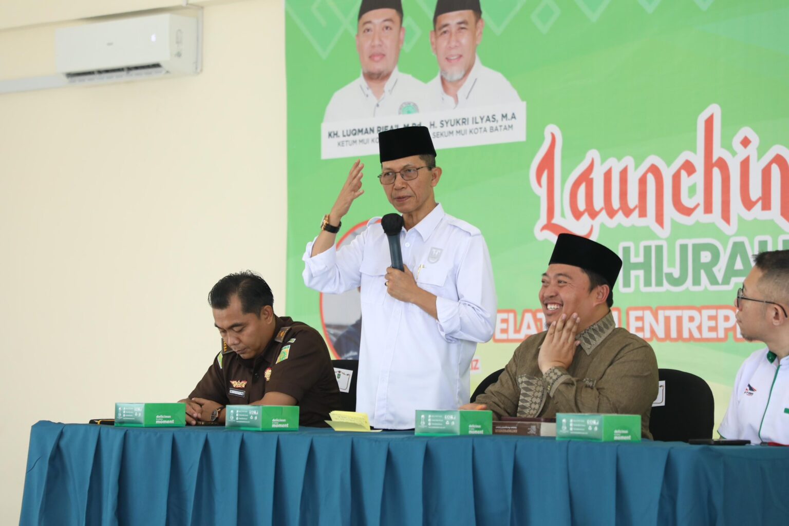 Koperasi Syariah Batam resmi diluncurkan oleh Wali Kota Amsakar Achmad. Program ini menyasar pemberdayaan ekonomi Imam, Mubaligh, dan Guru Al-Qur’an, sejalan dengan semangat kemandirian ekonomi umat berbasis syariah.