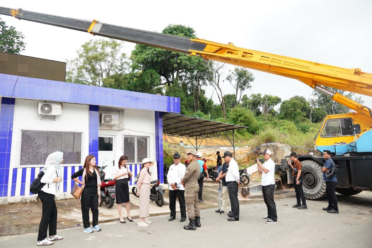 Penertiban Reklame Ilegal di Batam