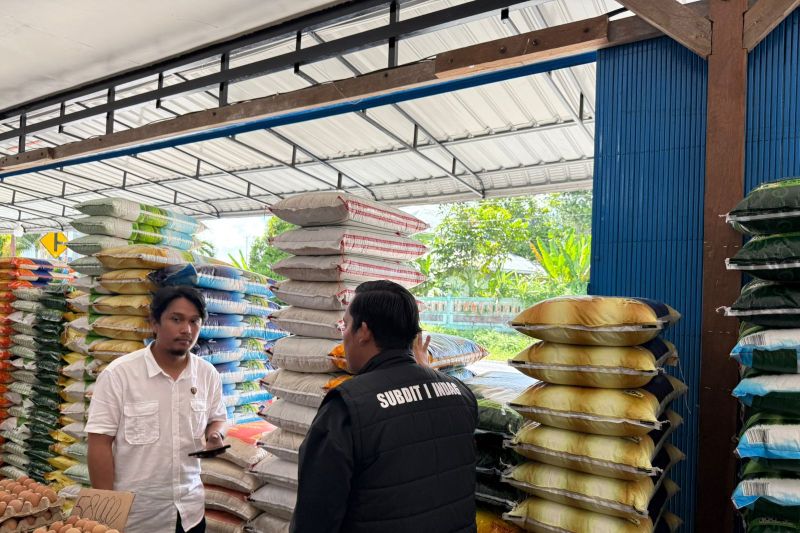 Stok Beras Premium di Pasar Kepri