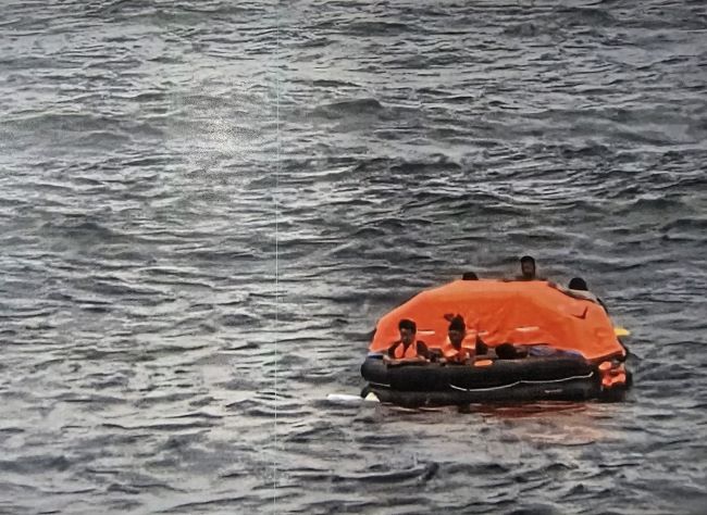 Bakamla RI bersama KBRI Seoul dan Korea Coast Guard menyelamatkan delapan ABK Indonesia korban dugaan perdagangan orang di perairan Korea Selatan.