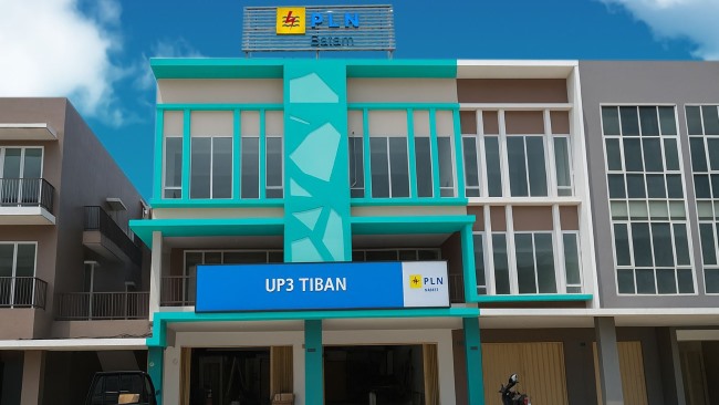 Kantor PLN Batam di Tiban resmi pindah ke lokasi baru di Ruko Golden Sand Batam untuk meningkatkan kualitas layanan, kenyamanan pelanggan, dan mendukung keamanan sistem kelistrikan Batam–Bintan.
