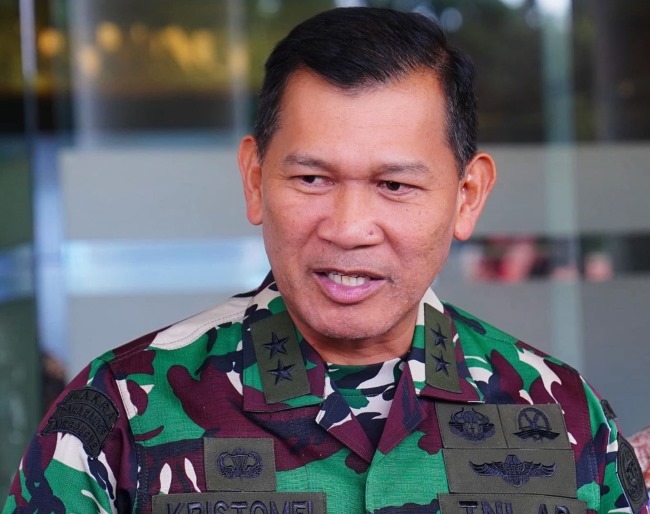 Sebanyak 42 Perwira Tinggi TNI dimutasi oleh Panglima TNI Jenderal Agus Subiyanto sebagai bagian dari regenerasi kepemimpinan dan penguatan organisasi di semua matra TNI.