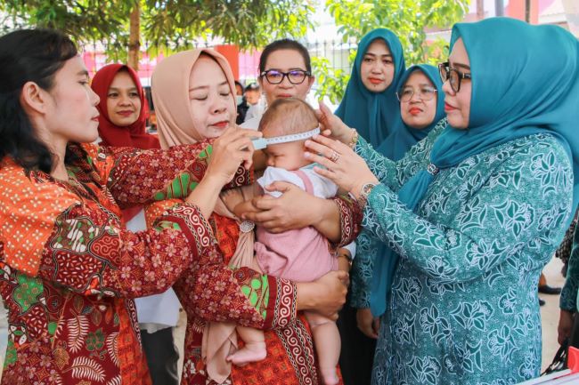 Posyandu Batam kini bertransformasi menjadi Posyandu Siklus Hidup, melayani kesehatan dari balita hingga lansia. Kader Posyandu menjadi ujung tombak untuk mewujudkan generasi sehat di Batam.