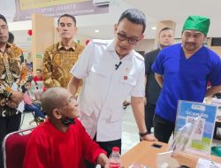 Karding Tinjau Cek Kesehatan Gratis PMI Kelompok Rentan dari Malaysia