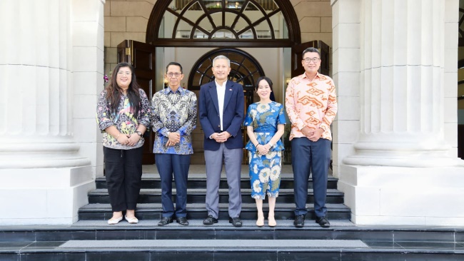 Menteri Luar Negeri Singapura Vivian Balakrishnan bertemu Kepala BP Batam Amsakar Achmad di Singapura. Pertemuan ini memperkuat hubungan Batam–Singapura sekaligus membuka peluang investasi baru.