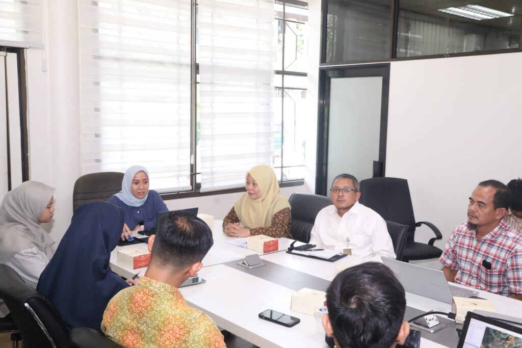 DPRD Batam melalui Bapemperda menggelar rapat teknis penyusunan Ranperda tentang Prasarana, Sarana, dan Utilitas Umum (PSU). Regulasi ini diharapkan menjadi solusi atas persoalan fasilitas umum di perumahan Batam.