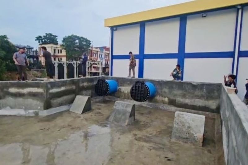 Pemko Batam membangun Pompa Banjir Batam di kawasan Jodoh dengan kapasitas 3.000 liter per detik. Proyek senilai Rp18,25 miliar ini ditargetkan rampung November 2025 untuk mengurangi genangan dan memperkuat sistem pengendalian banjir.