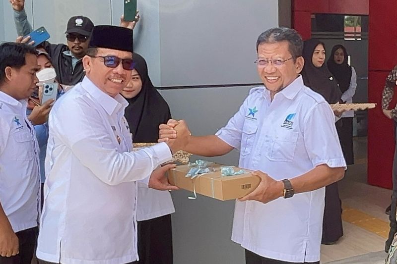 SKK Migas tidak hanya menjaga ketahanan energi nasional, tetapi juga memperkuat layanan publik di Natuna lewat program CSR. Dukungan teknologi untuk perpustakaan hingga Dana Bagi Hasil migas menjadi bukti nyata kontribusi SKK Migas bagi masyarakat