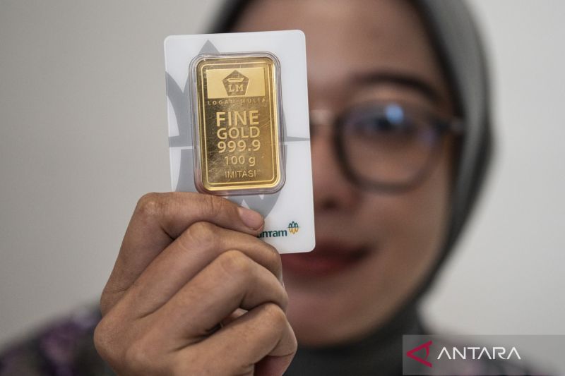 Harga emas Antam hari ini naik Rp27.000 per gram menjadi Rp2.287.000. Simak rincian harga emas batangan terbaru, aturan pajak PPh 22, dan peluang investasi logam mulia menjelang akhir tahun.