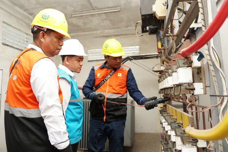 PLN Batam resmi menikmati harga gas lebih murah melalui kebijakan HGBT dari Menteri ESDM. Langkah ini menjaga pasokan listrik terjangkau bagi Batam sebagai pusat industri strategis.