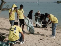 Pasukan Kuning Ascott Region Batam Operasi di  Pantai Bahagia