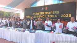 Polda Sumut menangkap 226 tersangka dari 249 kasus selama Operasi Kancil Toba 2025. Aksi begal dan pencurian kendaraan bermotor menjadi fokus utama. Operasi ini menegaskan komitmen kepolisian menjaga keamanan dan menindak tegas pelaku kejahatan di Sumatera Utara.