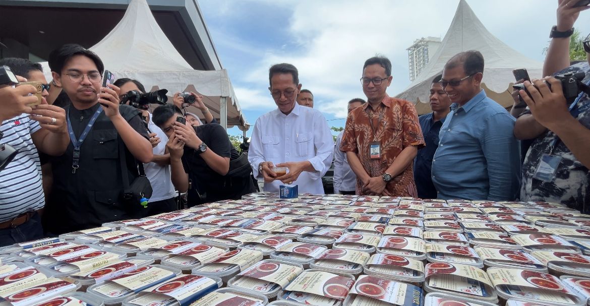1118 porsi ikan asam pedas dengan menggunakan cabai kering yang dibuat oleh Hotel Santika Batam, memecahkan rekor MURI