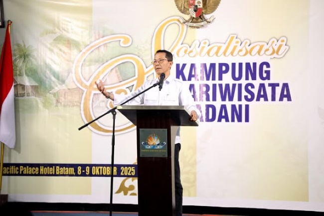 Kampung Pariwisata Madani menjadi langkah nyata Pemerintah Kota Batam membangun pariwisata berbasis nilai dan budaya. Melalui kolaborasi masyarakat dan pemerintah, program ini diharapkan melahirkan kampung wisata yang berkarakter, beradab, dan berkelanjutan.