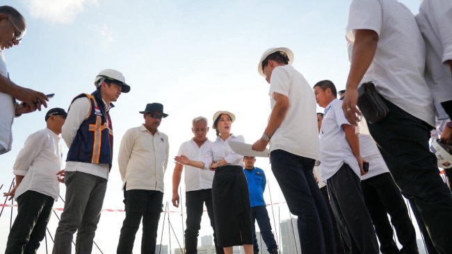 Wakil Kepala BP Batam, Li Claudia Chandra, melakukan sidak ke proyek Bukit Maranatha di Kampung Pelita. Ia menegaskan pentingnya kepatuhan terhadap perizinan agar investasi di Batam berjalan tertib, sehat, dan berkelanjutan.