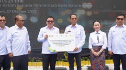 PLN Batam memperingati Hari Listrik Nasional ke-80 dengan semangat transformasi hijau. Melalui berbagai inovasi energi bersih, program sosial, dan kolaborasi, PLN Batam meneguhkan komitmen menghadirkan masa depan Batam yang berkelanjutan dan berenergi ramah lingkungan.