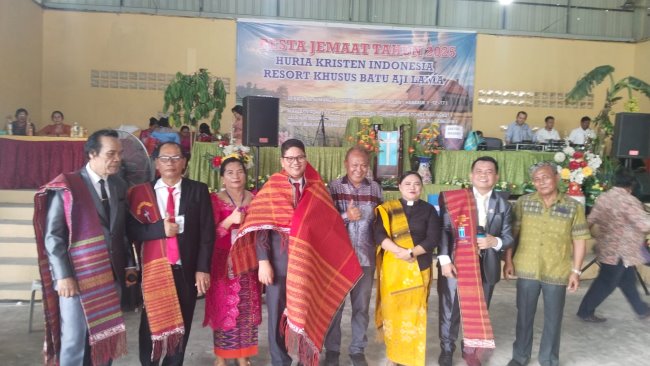 Pesta Gotilon di Batam dirayakan meriah oleh jemaat HKI Batuaji Lama. Pemko Batam hadir melalui Kadis Kominfo, Rudi Panjaitan, sekaligus menyampaikan program prioritas Wali Kota dan Wakil Wali Kota untuk masyarakat.