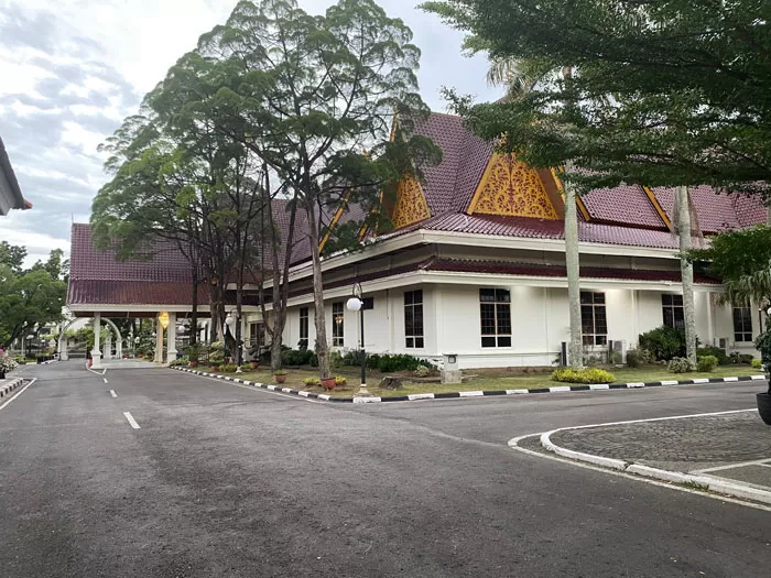 KPK menelusuri motif perusakan segel di Rumah Gubernur Riau yang terkait kasus dugaan korupsi pemerasan. Simak kronologi lengkap, konteks OTT, dan perkembangan penyidikan.