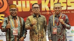 Ketua dan Sekretaris BPW KKSS Kepri, Ady Indra Pawennari dan Amrullah Rasal, serta Wagub Kepri, Nyanyang Haris Pratamura di sela-sela perayaan HUT KKSS ke-49 di Hotel Claro Makassar, Sabtu (16/11/2025).