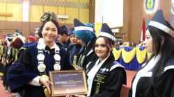 Wisuda Uniba 2025 menghadirkan 724 wisudawan dalam Sidang Senat Terbuka Wisuda XXII, menegaskan komitmen kampus mencetak generasi unggul, ikhlas, berintegritas, dan berdaya saing global.
