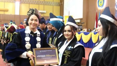 724 Mahasiswa Uniba Diwisuda