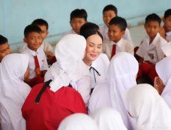 Li Claudia Ajak Warga Batam Peduli Pendidikan