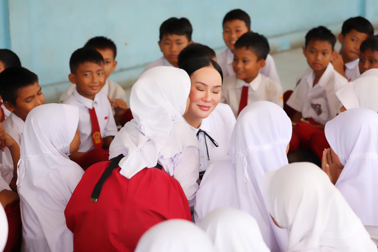 Dalam suasana hangat, Li Claudia Chandra menyapa siswa dan guru di SDN 005 Sagulung sebagai wujud perhatian Pemko Batam terhadap dunia pendidikan.