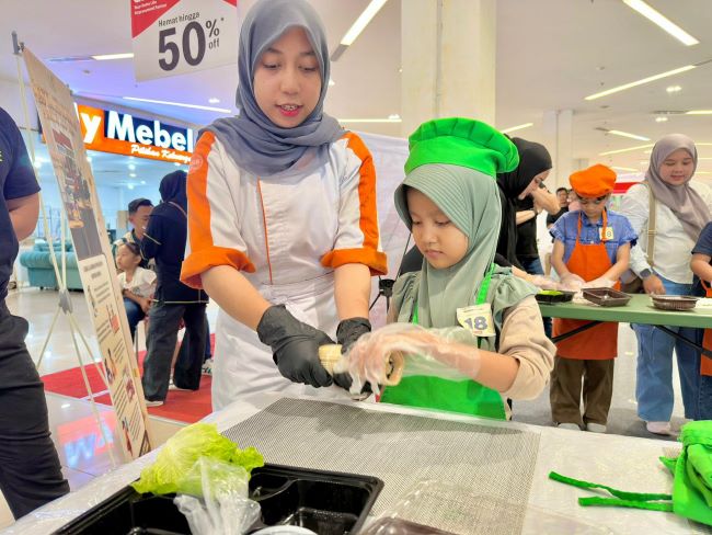COLOR Your Imagination menghadirkan akhir pekan penuh warna di Batam melalui cooking class gratis dan lomba mewarnai kolaborasi ibu dan anak bersama HARRIS Hotel dan AZ.KO.