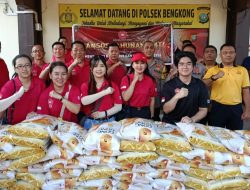 Gandeng BMTI, Polsek Bengkong Salurkan 1,3 Ton Beras bagi Warga dan Driver Ojol