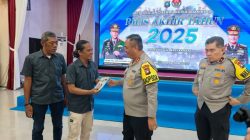 JMSI Kepri menyerahkan buku “Tolak Jadi Korban TPPO” kepada Kapolda dan Wakapolda Kepri dalam Rilis Akhir Tahun 2025 Polda Kepri.